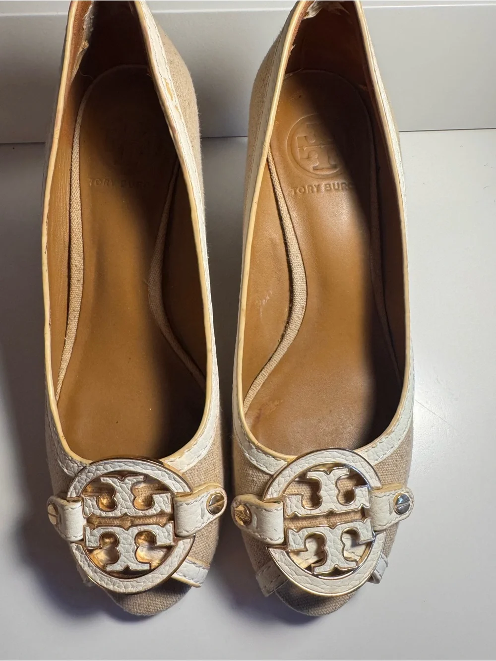 Tory Burch Women's white and Beige Logo  wedge heel size 7